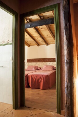 3 bedrooms, iron/ironing board, bed sheets