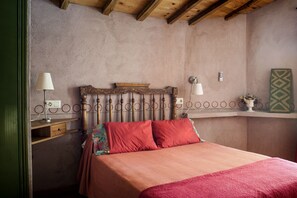 3 عدّة غرف نوم ومكواة/لوح كي وملاءات أسرّة