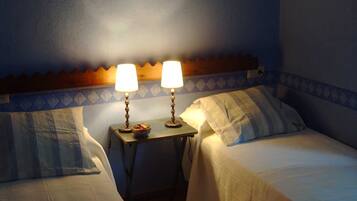 3 chambres, fer et planche Ă  repasser, draps fournis