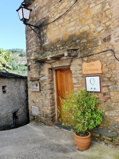 IDEAL FOR GROUPS OF 6/8 PEOPLE, 3 Bedrooms