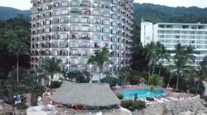 Exterior - Puerto Vallarta Beachfront Condo- great Oceanview, White sand Beaches, AC, Pool (Puerto Vallarta)