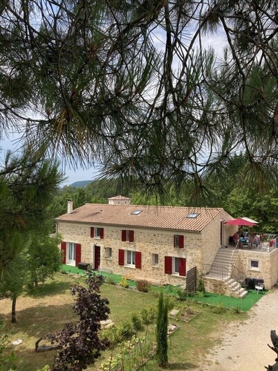 Chalet with terrace in the countryside, ideal quiet location.