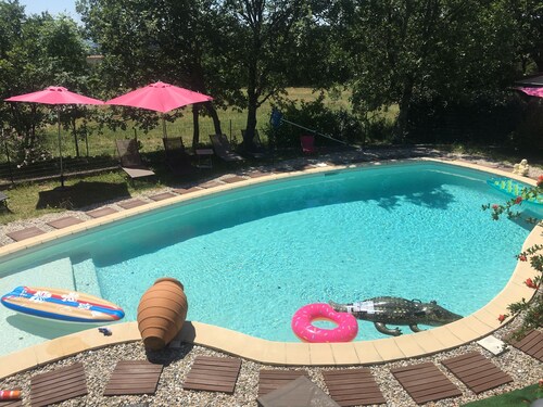 Chalet with terrace in the countryside, ideal quiet location.
