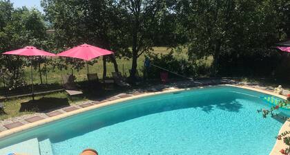 Chalet with terrace in the countryside, ideal quiet location.