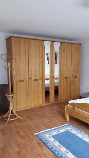 2 habitaciones, tabla de planchar con plancha y wifi gratis 