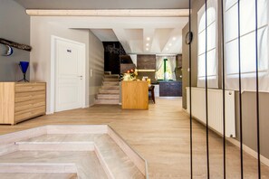 Luksusvilla, 3 soverom, privat basseng | Oppholdsområde | Smart-TV