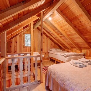 Cift Katli Bungalov, Dag Manzarali, Verandali | Cofres nos quartos, escrivaninha, espaço de trabalho para notebook