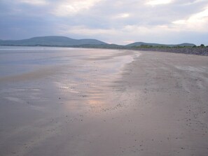 Beach nearby - 5* holiday home overlooking Lough Currane Free Wifi Near Hogs Head Golf Course (Waterville)