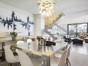 Dining - Private pool and garden 3-bedroom duplex sleeps 10 in central location (Barcelona)