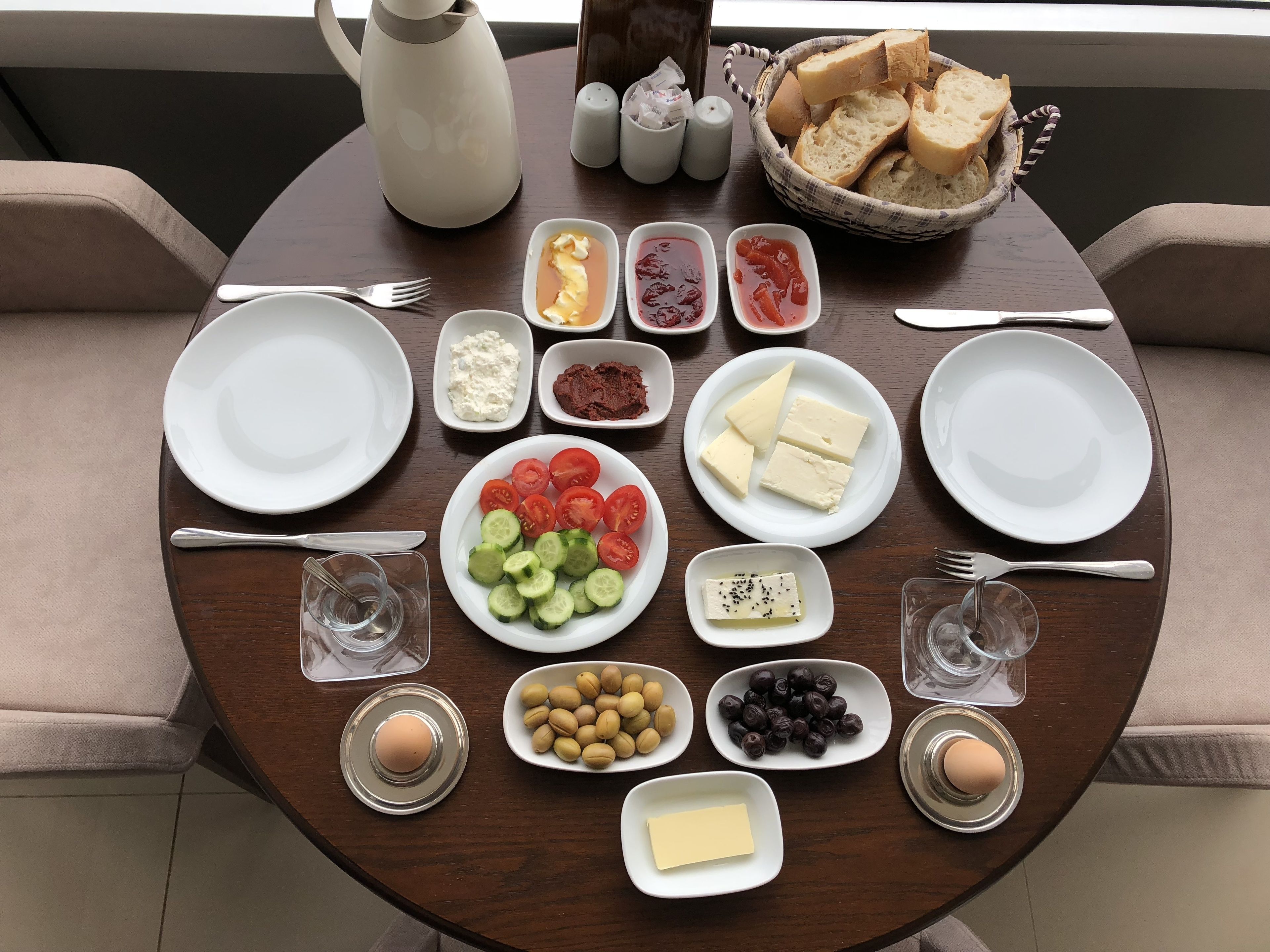 free daily full breakfast