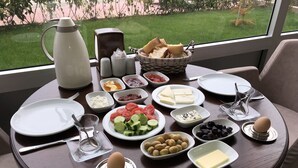 فطور كامل مجانًا يوميًا