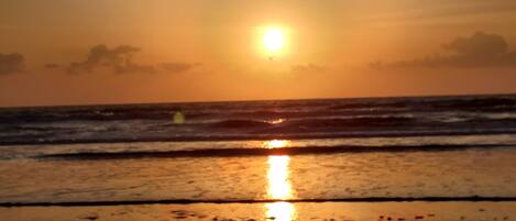 Beach nearby, sun-loungers, beach towels
