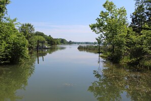 A calm river with trees on both sides and a wooden structure in the middle. - Lakefront, large yard, close to Chattanooga, 9 beds, private dock, pets ok  (Hixson)