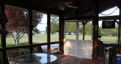 Lakefront, large yard, close to Chattanooga, 9 beds, private dock, pets ok