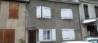 Large T2 45 m², 3 people, Ideally located 250m from the station!