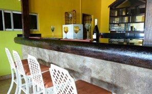 Bar (en la propiedad)