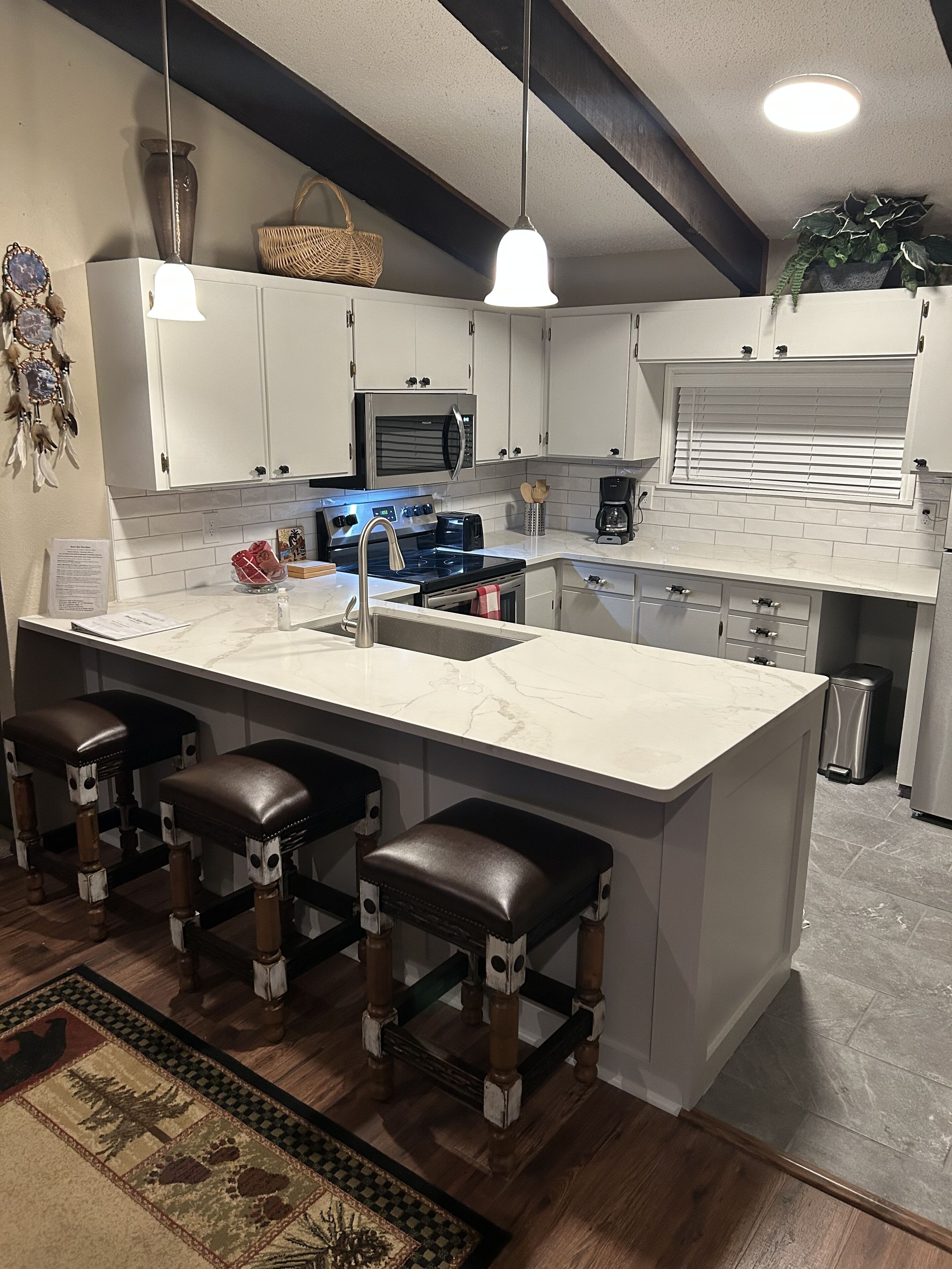 Køleskab, mikrobølgeovn, ovn, kogeplade