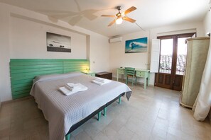 อพาร์ทเมนท์, เตียงควีนไซส์ 1 เตียง, วิวทะเลสาบ (Bellini) | เปล/เตียงเด็กอ่อน (ฟรี), เตียงเสริม/เปล, Wi-Fi ฟรี, ผ้าปูที่นอน