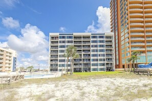 Exterior - Unbelievable Views!! Newly remodeled condo, Beachfront in fantastic location! (Orange Beach)