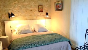 3 bedrooms, iron/ironing board, travel cot, free WiFi