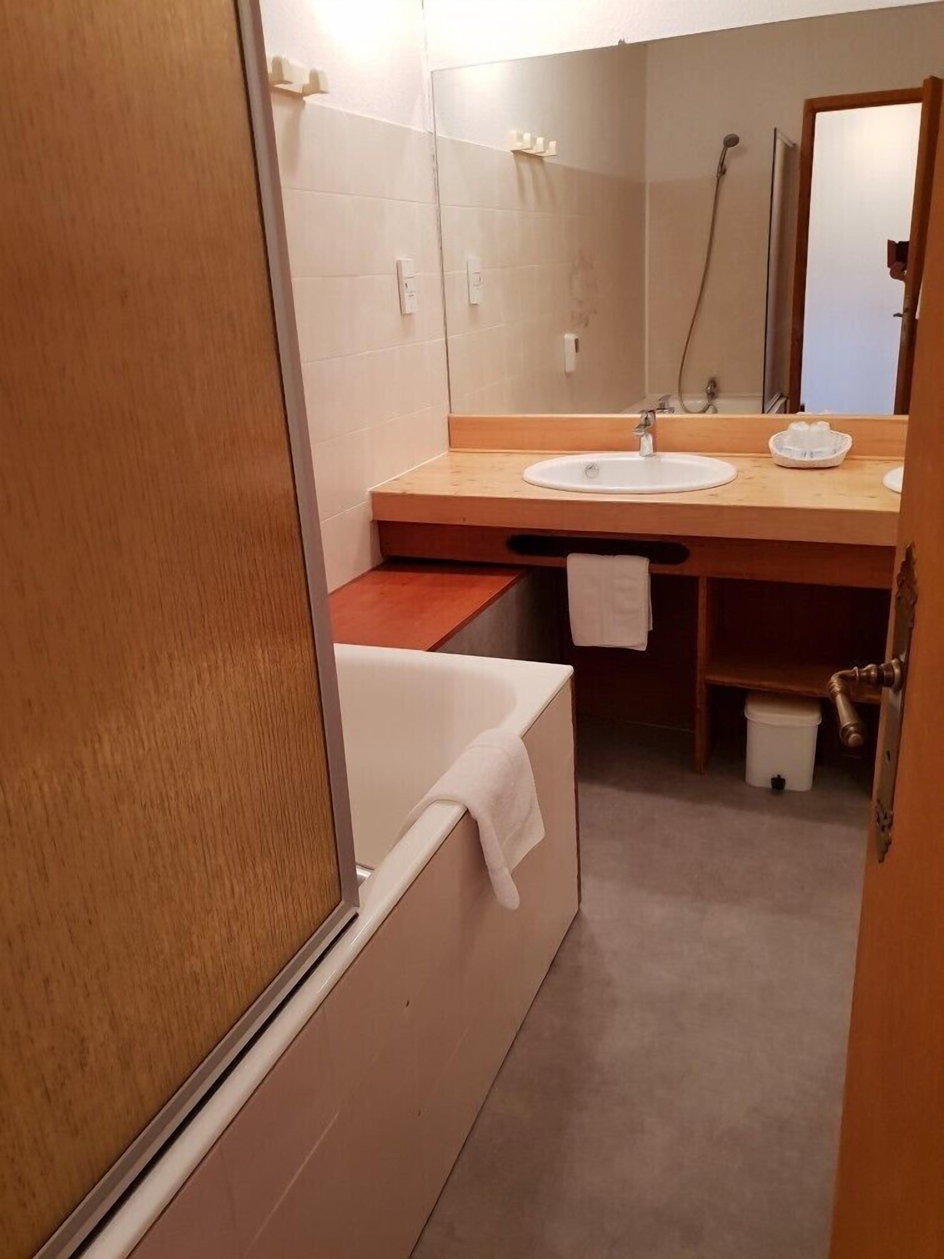 comfort double or twin room | bathroom | free toiletries, hair dryer, towels