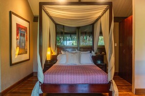 In-room safe, iron/ironing board, free WiFi, bed sheets