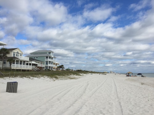 250 Steps to the Beach! 2 King Master Suites! Sleeps 10 and Close to 30A Dining!