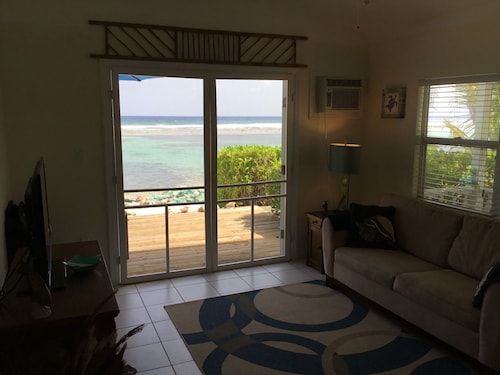 Snorkelers & Divers Paradise-Cayman Brac-2 Bedroom On Beach With Deck 
