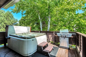 Tina de hidromasaje al aire libre