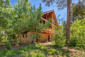 Exterior - Powder Moon Luxury Home, Stunning 5 Bed 4 bath property Summer Special (Olympic Valley)