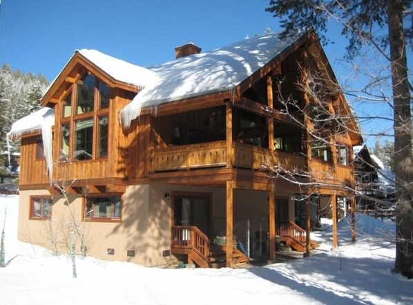 Exterior - Powder Moon Luxury Home, Stunning 5 Bed 4 bath property Winter Skiing Special (Olympic Valley)