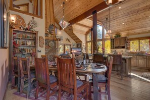 Dining - Powder Moon Luxury Home Stunning 5 Bed property 20% Off Midweek Summer Special (Olympic Valley)