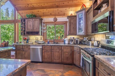 Powder Moon Luxury Home, Stunning 5 Bed 4 bath property Available for Christmas