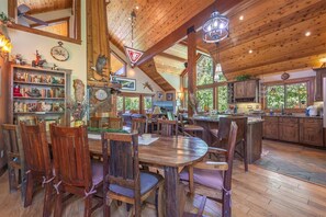 Dining - Powder Moon Luxury Home, Stunning 5 Bed 4 bath property Winter Skiing Special (Olympic Valley)