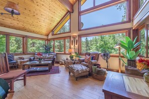 Smart TV, fireplace, DVD player, books