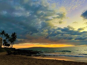 Beach nearby, sun loungers, beach towels