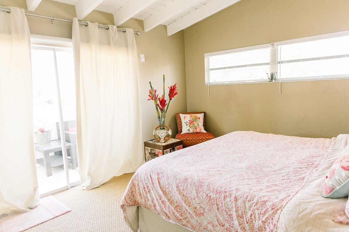 Photo 26 of New! Waterfront, 1/2 block to Naples Bay, Bike! Private Doc! Pet Friendly!