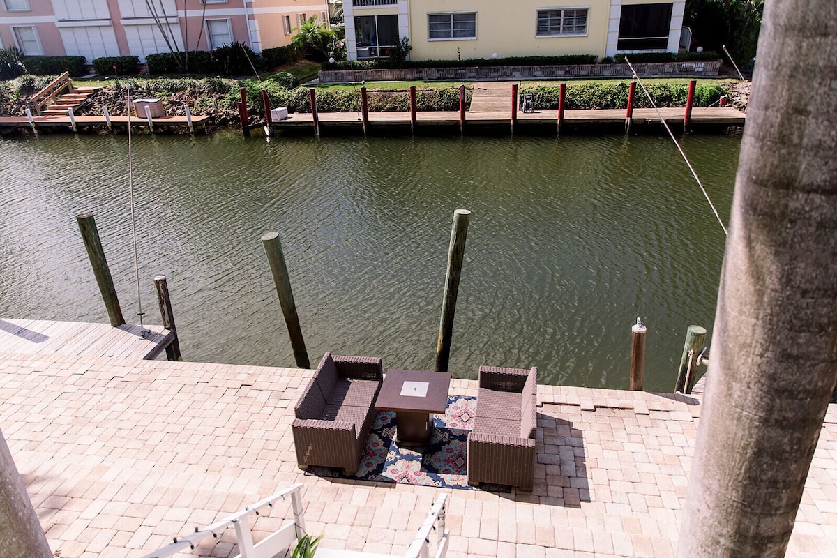 Photo 4 of New! Waterfront, 1/2 block to Naples Bay, Bike! Private Doc! Pet Friendly!