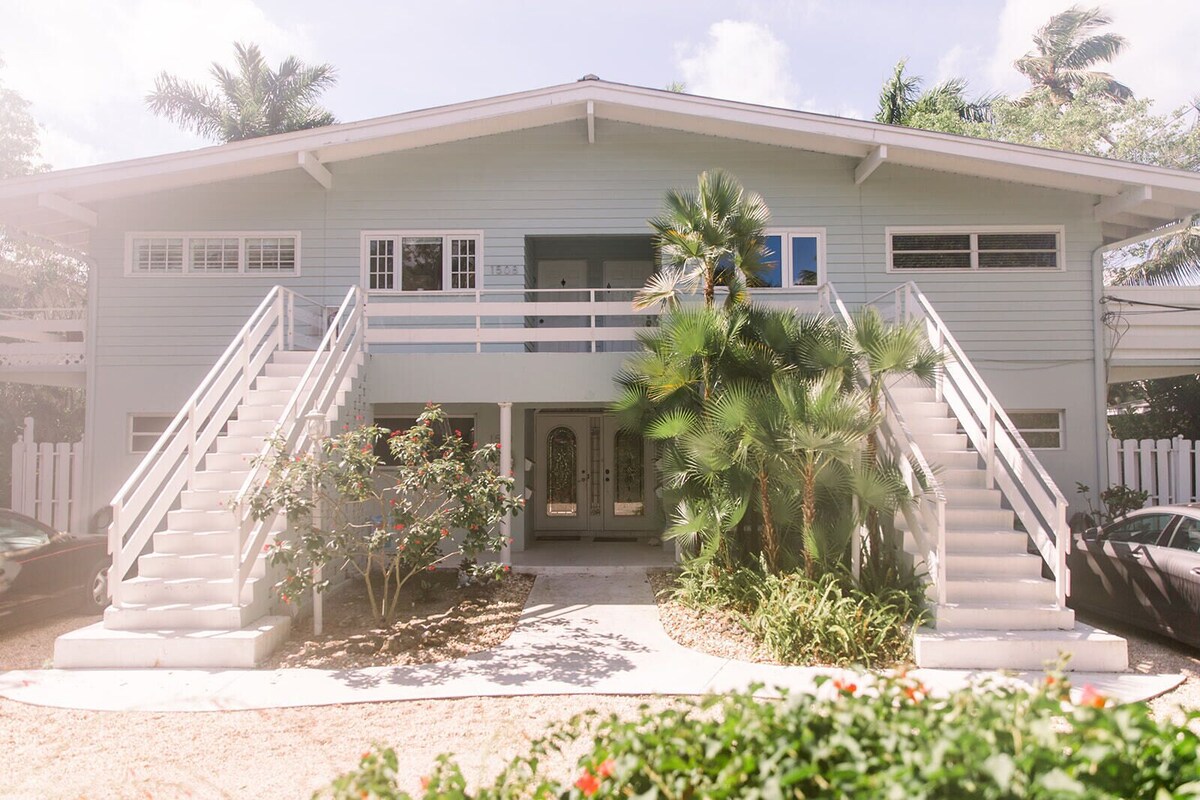 Photo 2 of New! Waterfront, 1/2 block to Naples Bay, Bike! Private Doc! Pet Friendly!