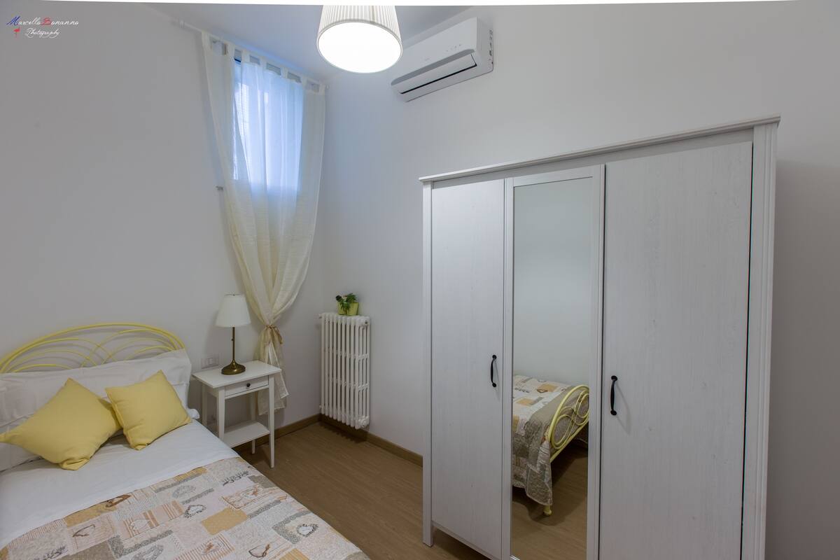 Habitación individual Confort | Edredones de plumas, escritorio, wifi gratis