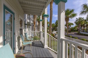 Terrace/patio - Sandy Bottoms - Miramar Beach, Heated Community Pool, Steps to the Beach! (Miramar Beach)