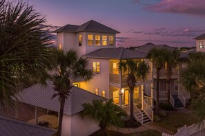 Exterior - Sandy Bottoms - Miramar Beach, Heated Community Pool, Steps to the Beach! (Miramar Beach)