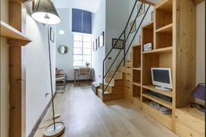 Appartamento Basic, 1 letto queen con divano letto | Servizio della camera