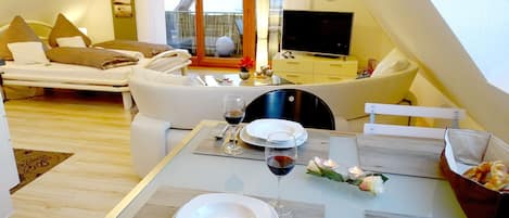 Desk, iron/ironing board, WiFi, bed sheets