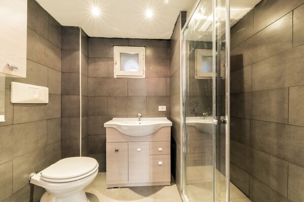 Appartement, 1 grand lit | Salle de bain