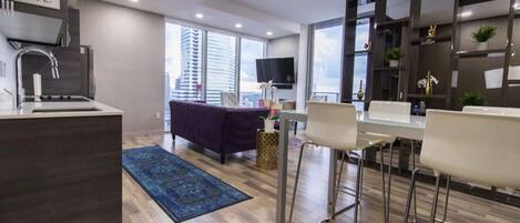 المنشأة من الداخل