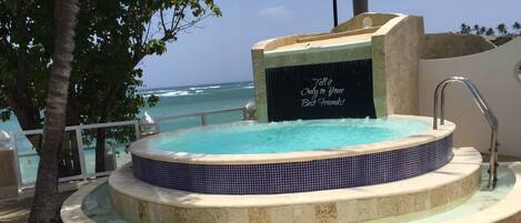 Piscine couverte, piscine extérieure