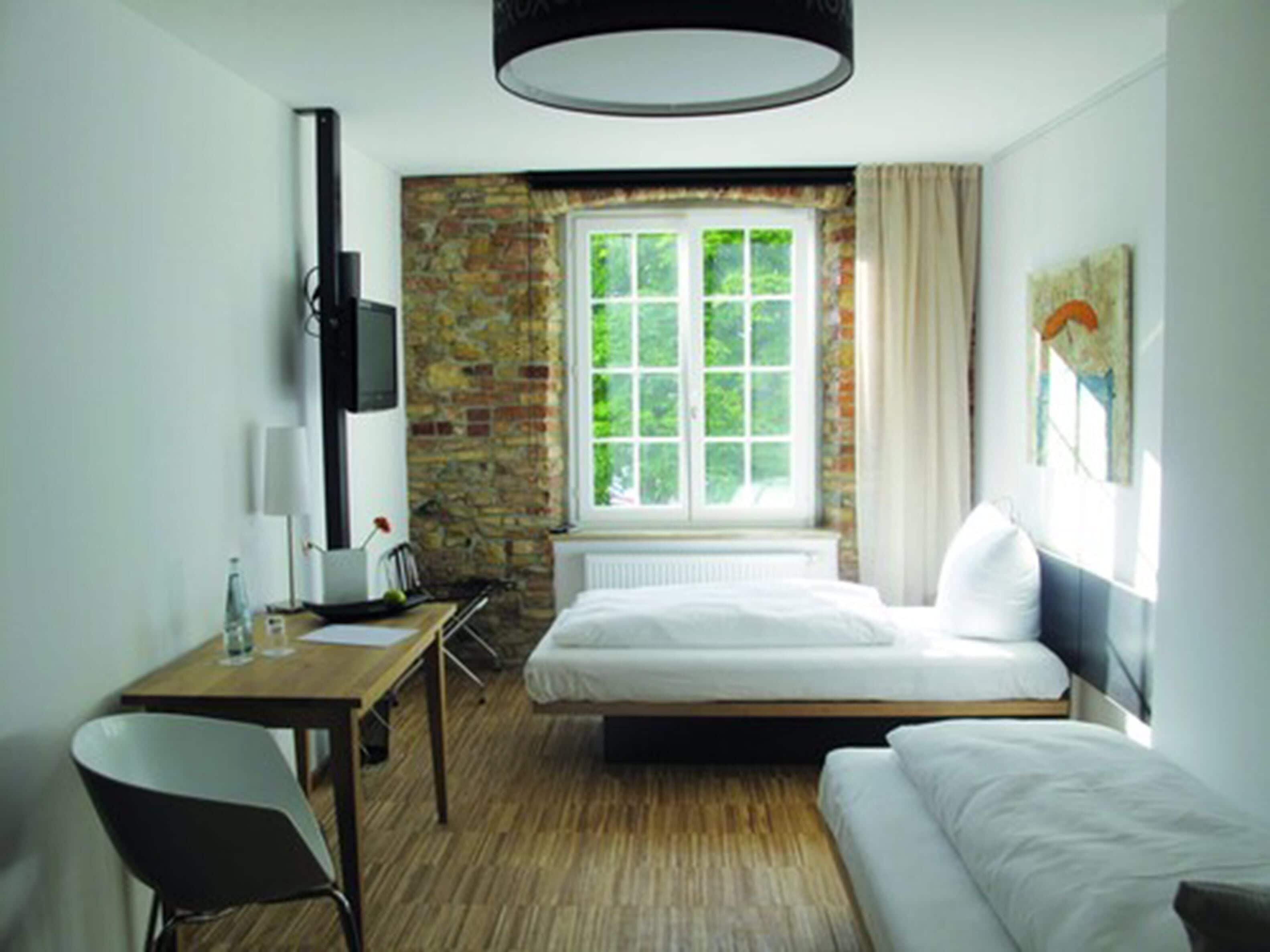 double room | 1 bedroom, desk, free wifi, bed sheets