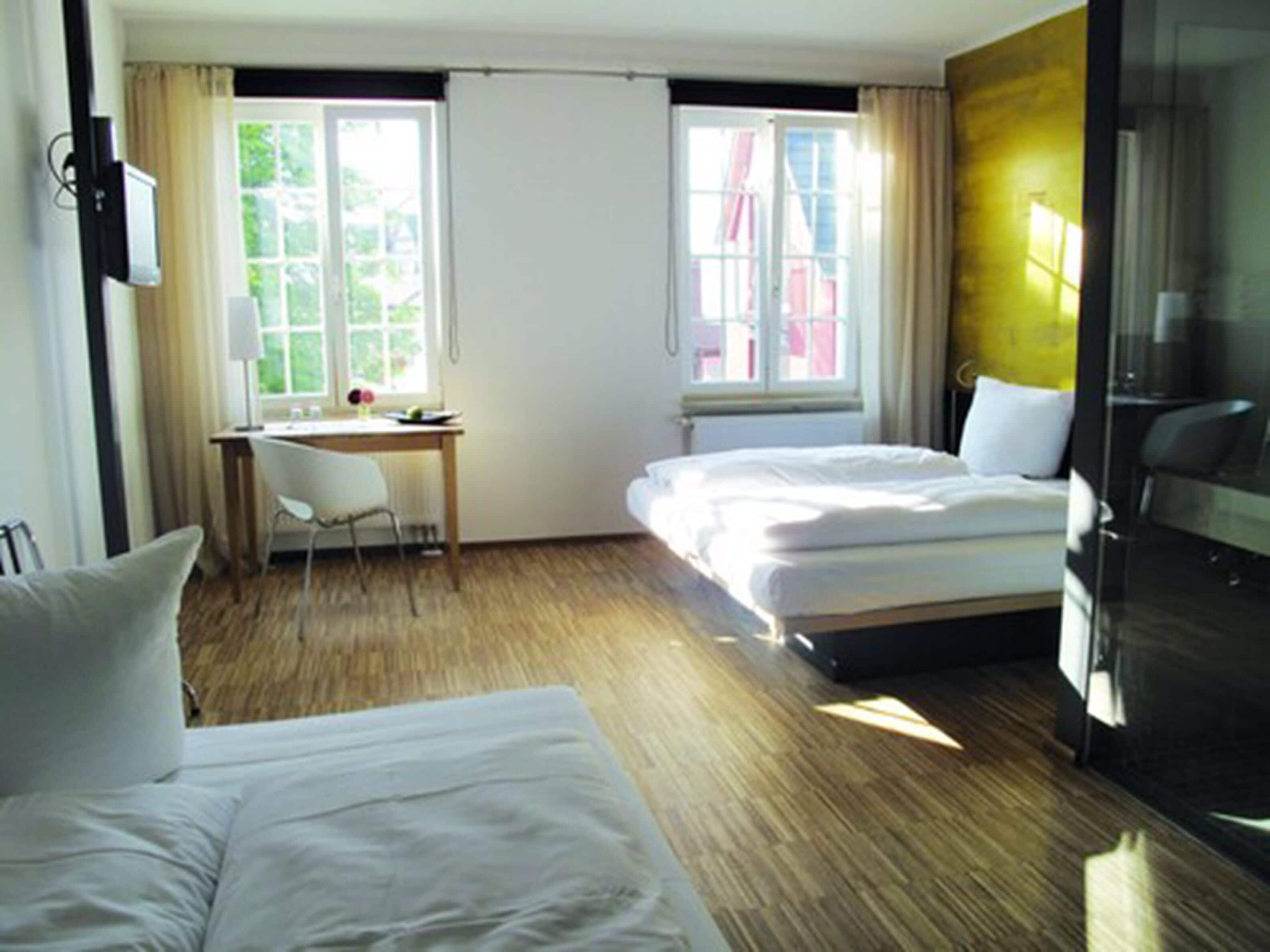 quadruple room | 1 bedroom, desk, free wifi, bed sheets