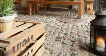 OX Hotel Café Bar Restaurant